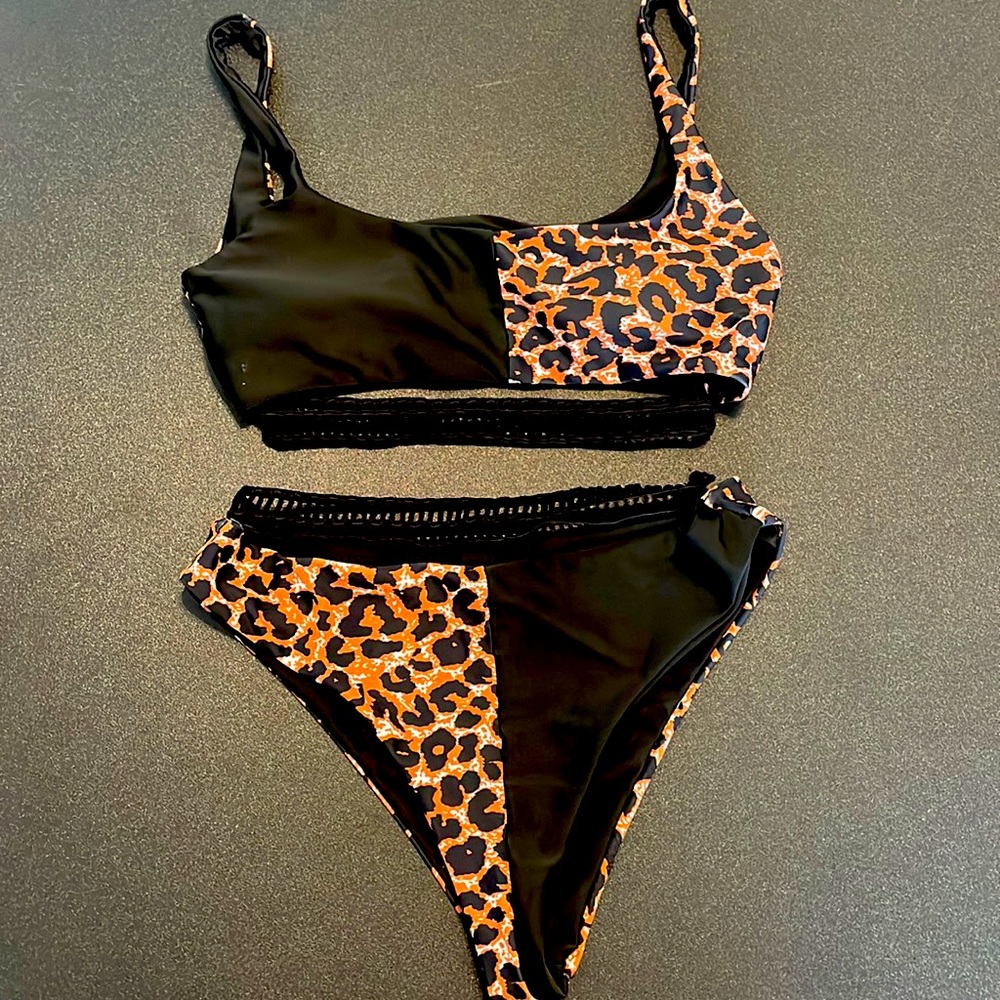 Leopard and Black bikini with black cute waist band!!